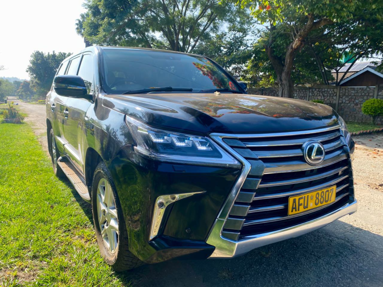 A picture of Lexus LX 570 2013 model