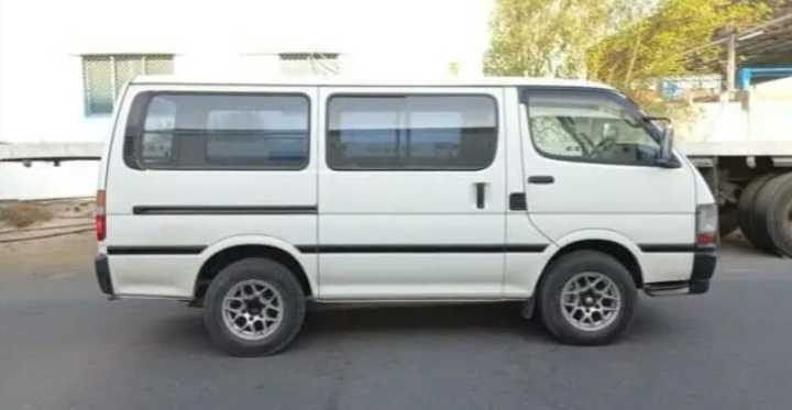 A picture of Toyota hiace kombi 6500 Manual trans 18 seater Good as