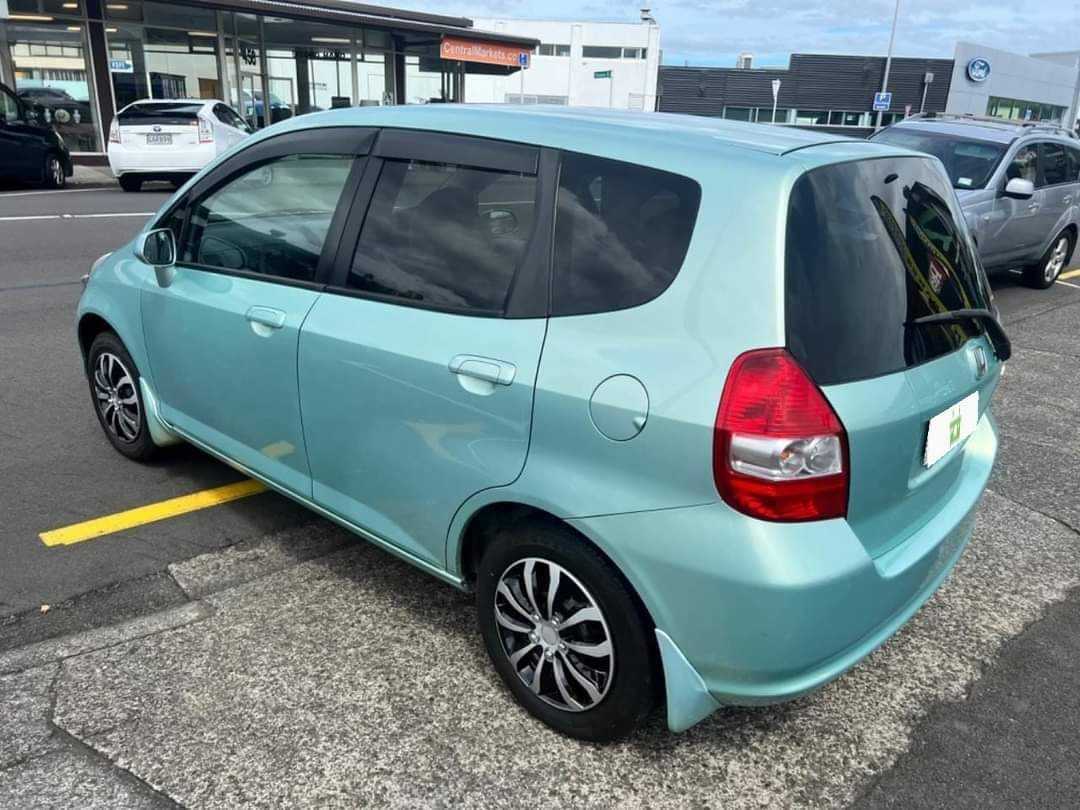 A picture of Honda fit old shape 