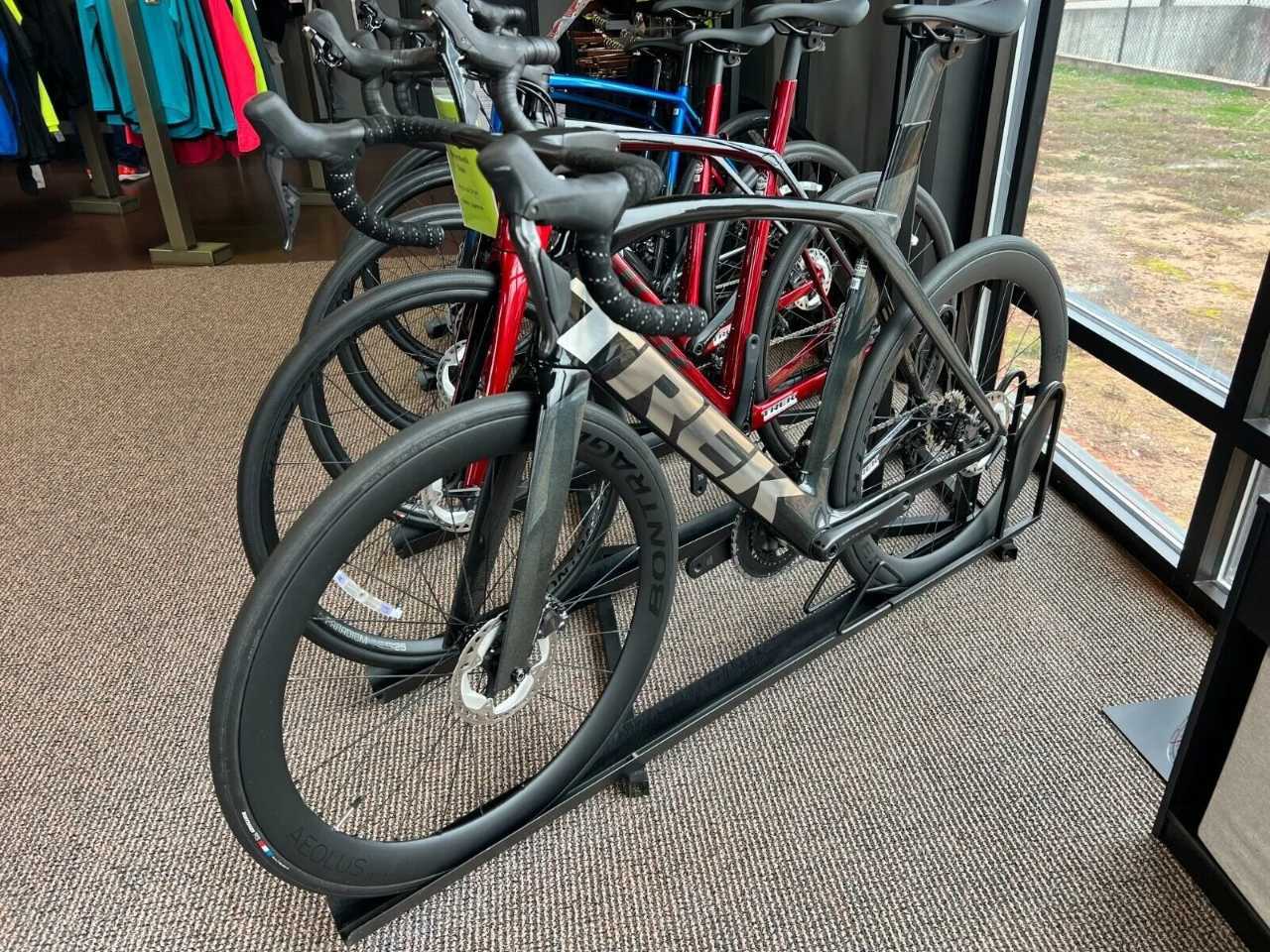 A picture of 2023 Trek Madone SLR 6 eTap Gen 6