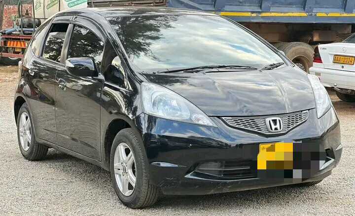 Honda fit GE6
$4500
Auto
Clean all around
Smooth drive 
Low mileage
H town deal
App or call
0783666294