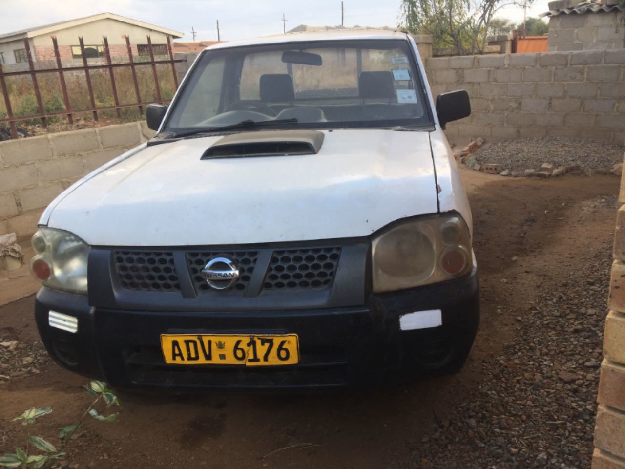 A picture of Nissan Np300