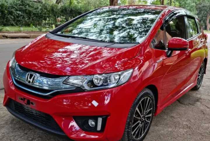 Honda fit hybrid
Tip tronic
1.3litre engine
Auto trans
Duty paid

App or call
0783666294