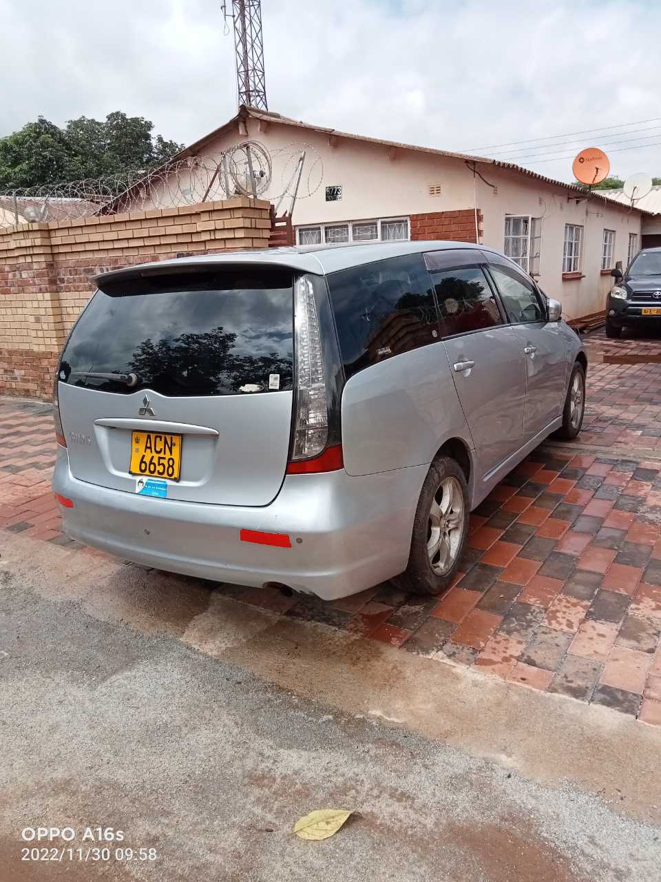 A picture of Mitsubishi grandis 