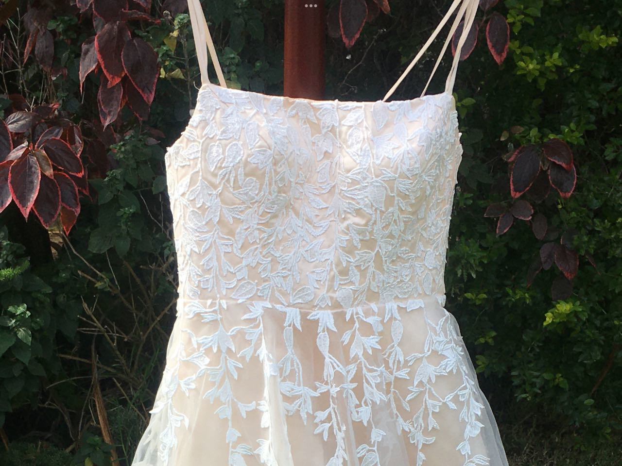 A picture of Prom dress 
