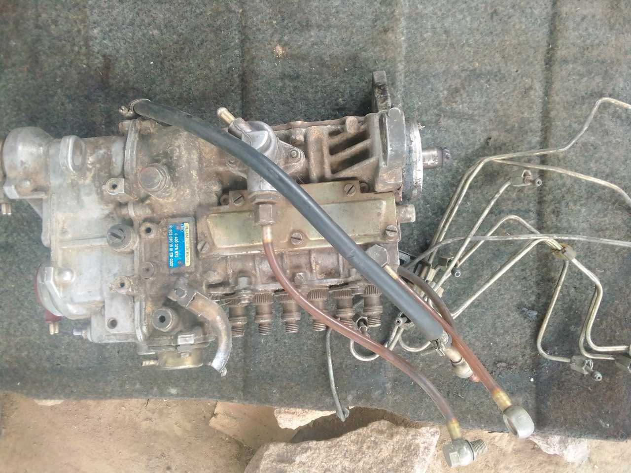 A picture of Mercedes 300d 6 cylinder engine spares available 