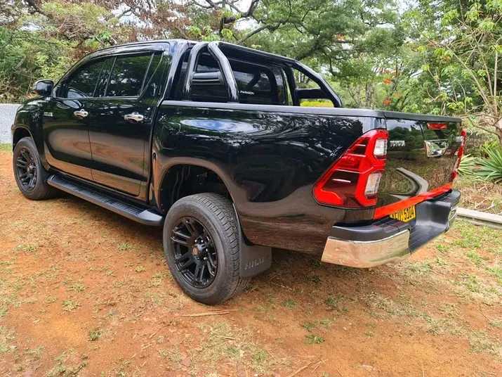 A picture of Toyota Hilux gd6 2021 model Manual trans 4 2 2.4litre