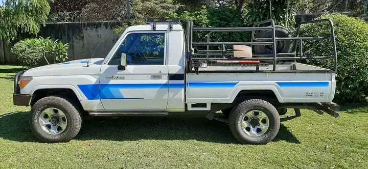 A picture of 2008 landcruiser 79 series 38000 but open to