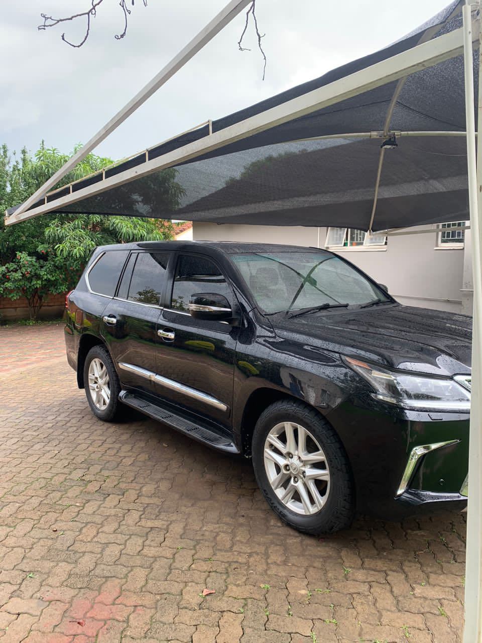 A picture of Toyota Lexus Lx570