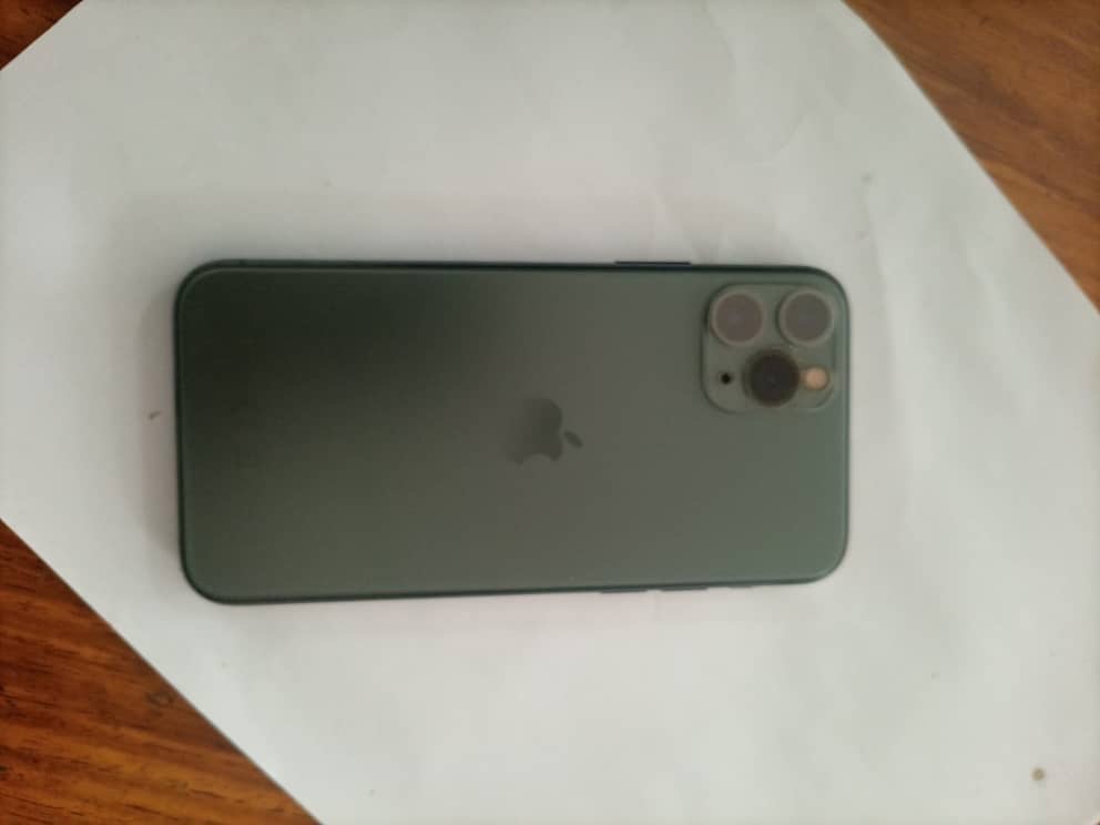 Iphone 11 pro 256GB CLEAN NO CRACK / trade with gaming pc