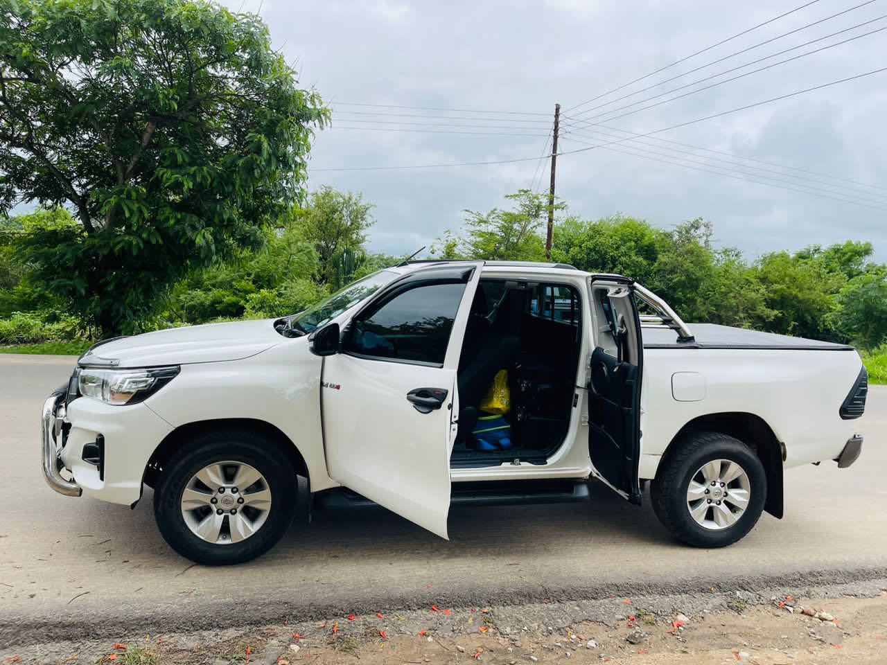 A picture of Toyota Raider king cab 