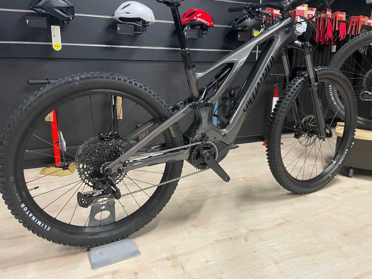 A picture of 2023 Specialized Turbo Levo SL Expert Carbon 