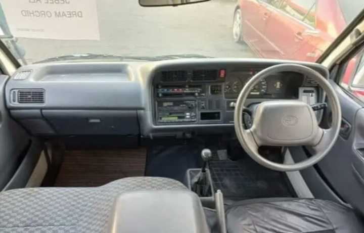 A picture of Toyota hiace kombi 6500 Manual trans 18 seater Good as