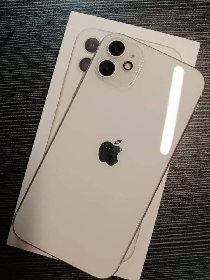 A picture of Iphone 11