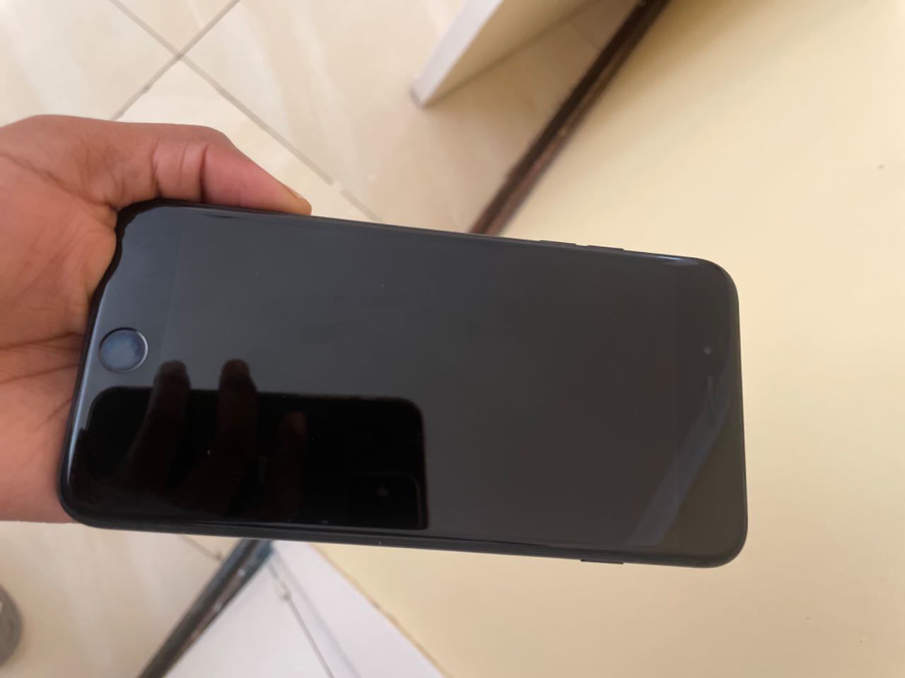 A picture of iPhone 7 Plus 32GB