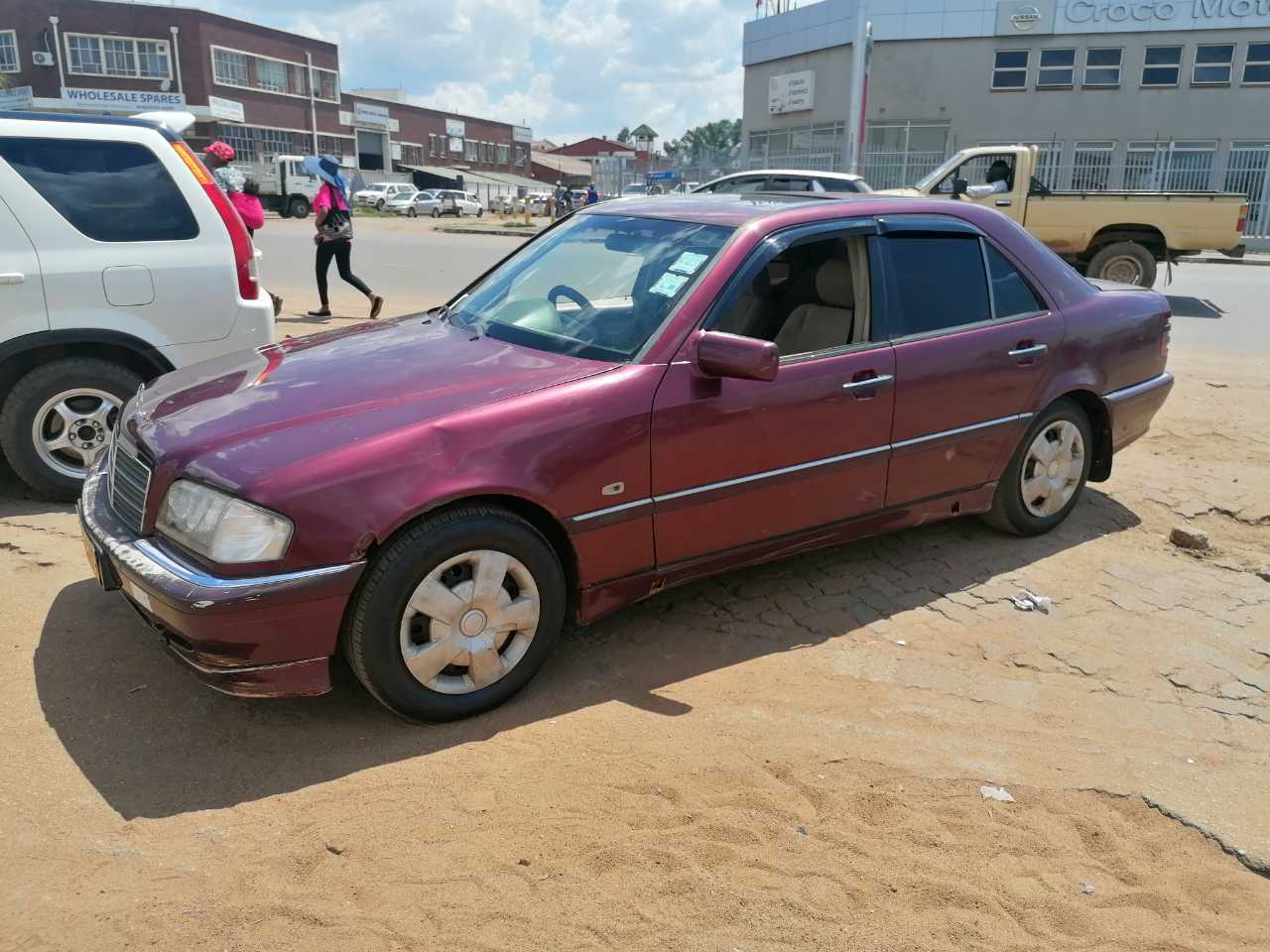 A picture of Mercedes Benz C180