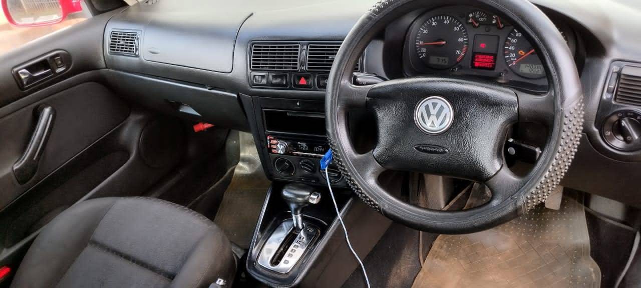 A picture of Volkswagen Golf 4
