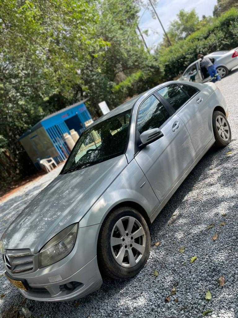 A picture of Its benz c220 big badge 2014 model Diesel Respray free