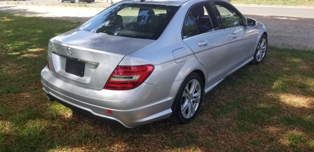 A picture of Mercedes Benz C180 Big Badge