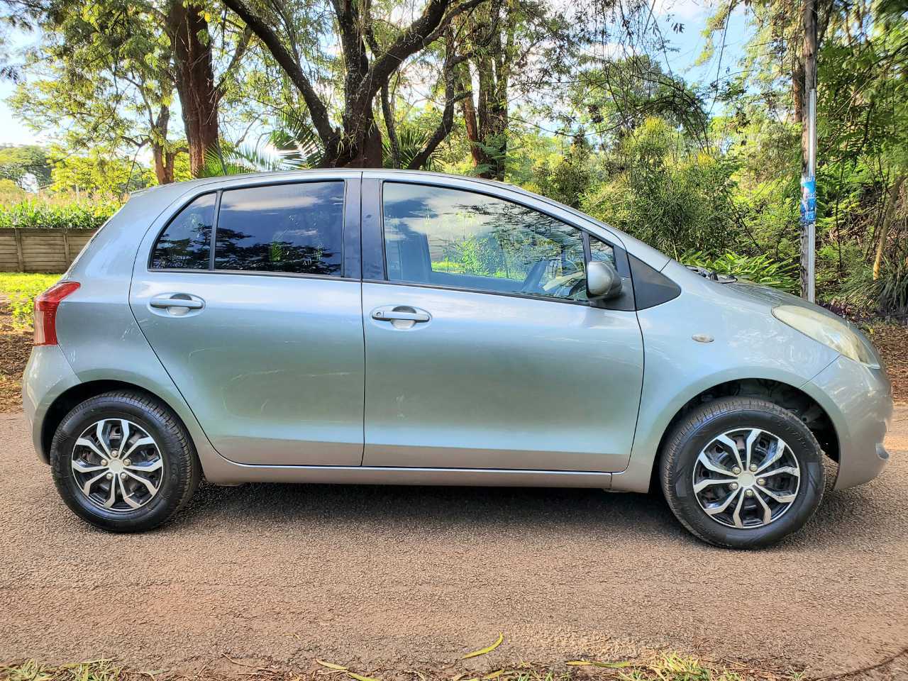 A picture of TOYOTA VITZ NEWSHAPE 2006