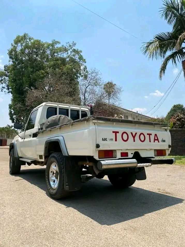 A picture of Toyota land cruiser 79 series Price 45 000 
