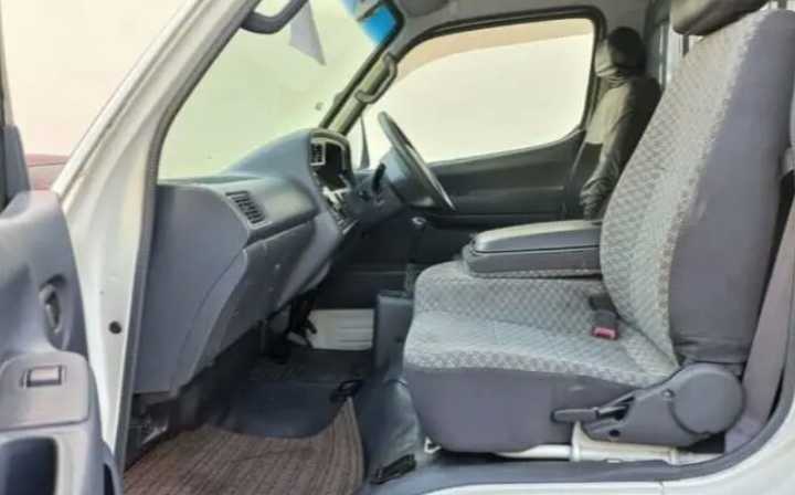 A picture of Toyota hiace kombi 6500 Manual trans 18 seater Good as