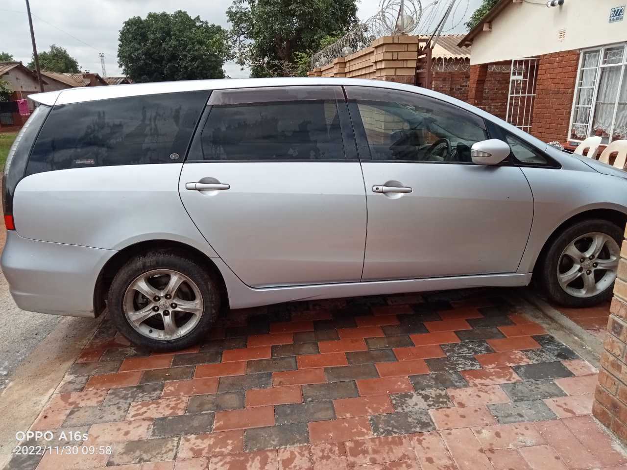 A picture of Mitsubishi grandis 