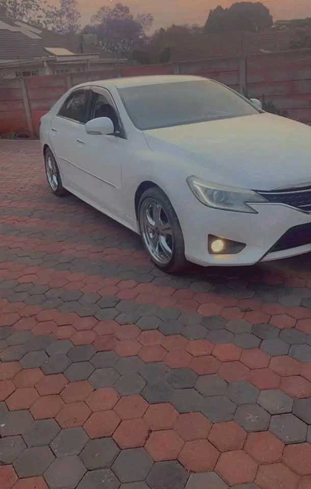 A picture of Toyota mark x 2013 model 15000 neg Auto trans 70k