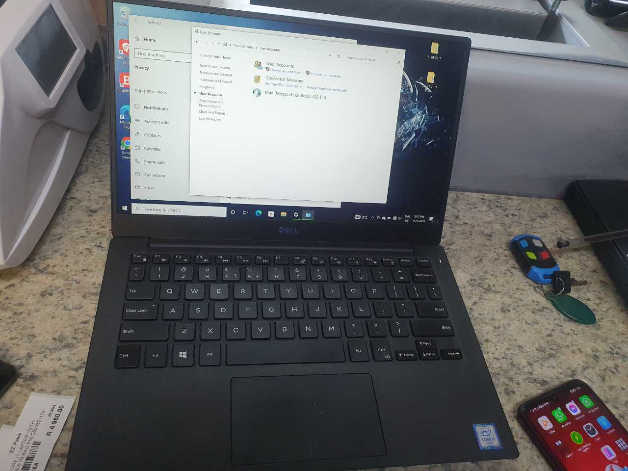 A picture of Dell core i7 laptop 6gen 