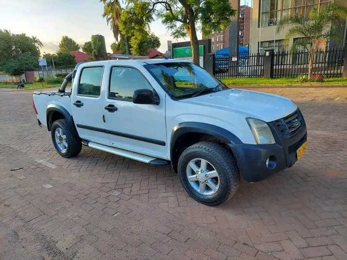 Isuzu kb250
2008 model
Respray free
Neat interior
Smooth drive
H town deal
App or call
0783666294