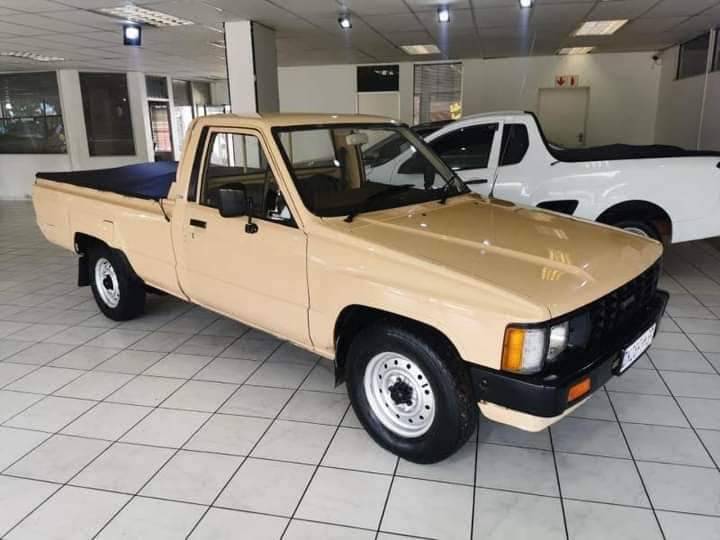 Toyota hilux single cab 