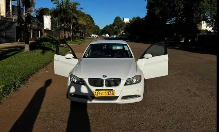 Bmw 320i e90
$5500
Auto 
Clean all around
Smooth drive 
Solid suspension
H town deal
0783666294